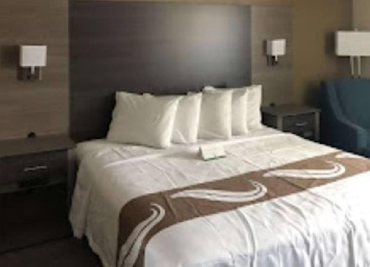 Quality Inn & Suites Roanoke - Fort Worth North Kültér fotó
