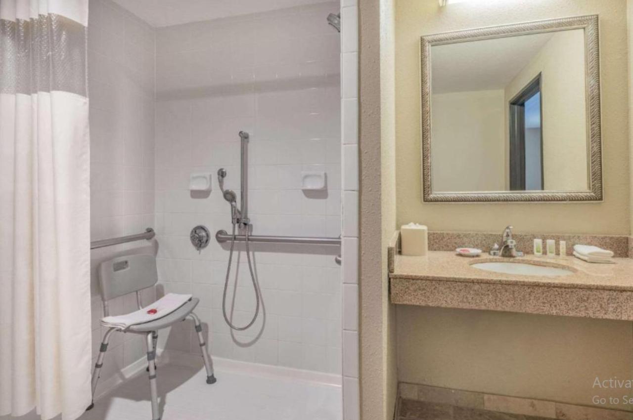 Quality Inn & Suites Roanoke - Fort Worth North Kültér fotó