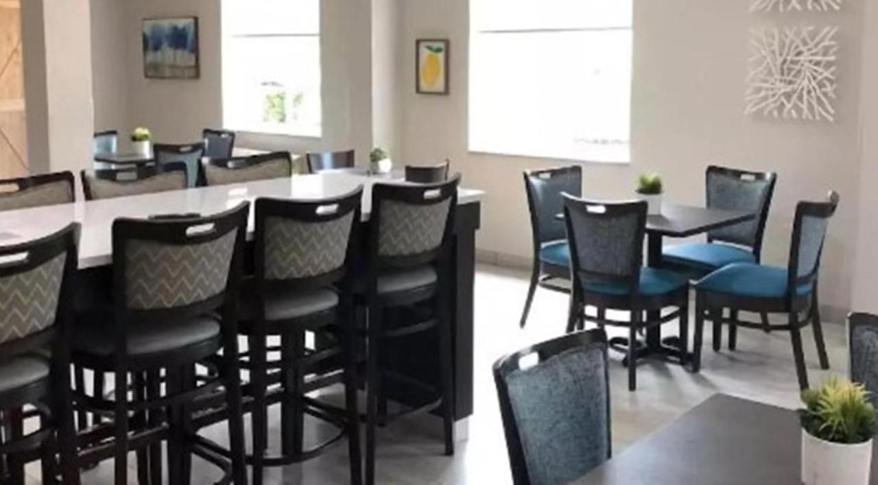 Quality Inn & Suites Roanoke - Fort Worth North Kültér fotó