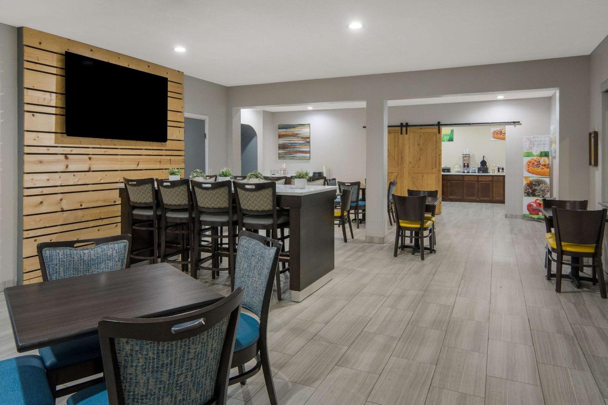 Quality Inn & Suites Roanoke - Fort Worth North Kültér fotó