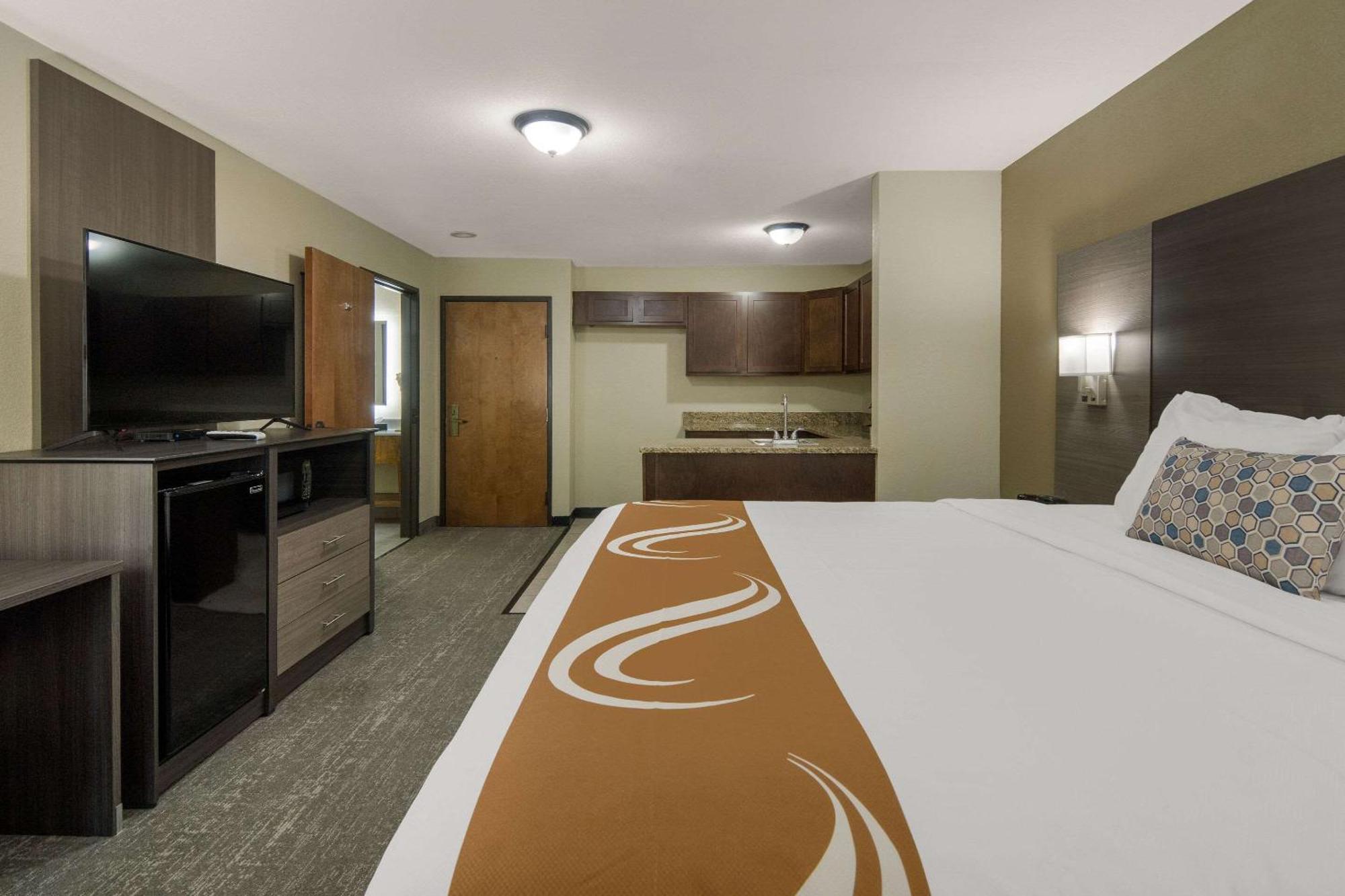 Quality Inn & Suites Roanoke - Fort Worth North Kültér fotó