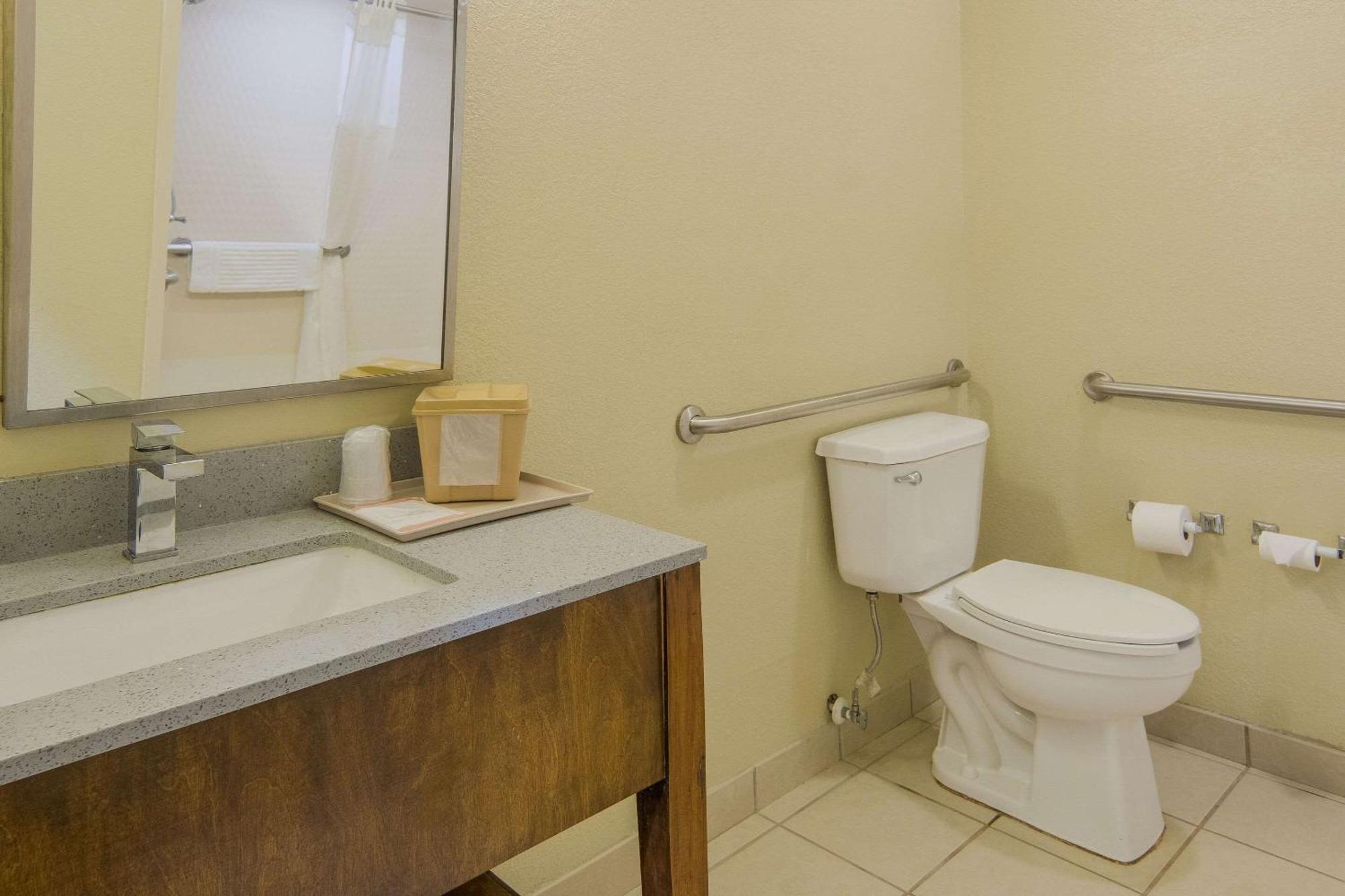 Quality Inn & Suites Roanoke - Fort Worth North Kültér fotó