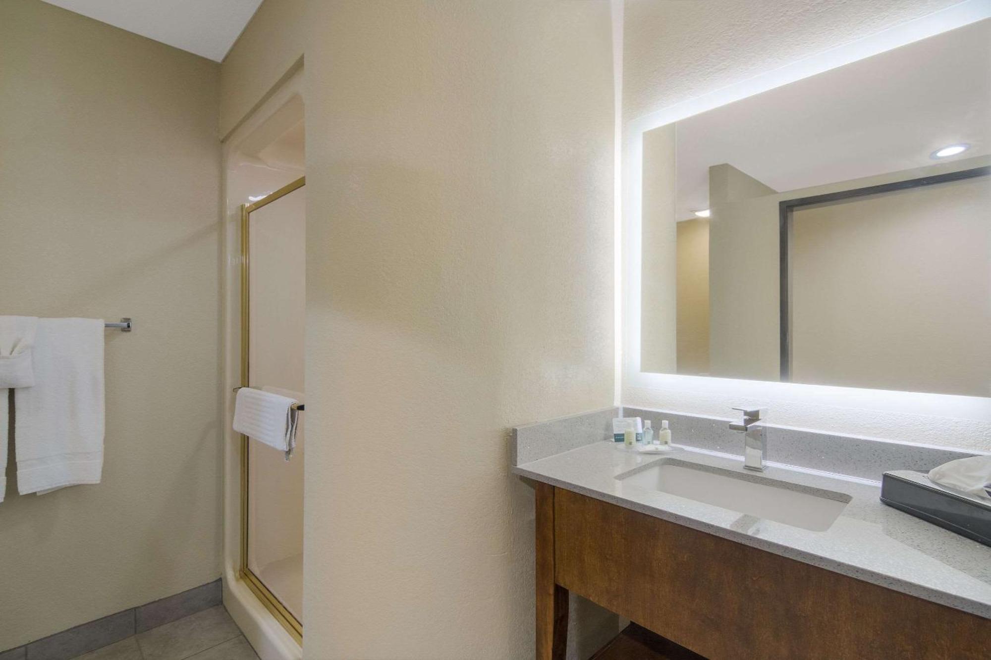 Quality Inn & Suites Roanoke - Fort Worth North Kültér fotó