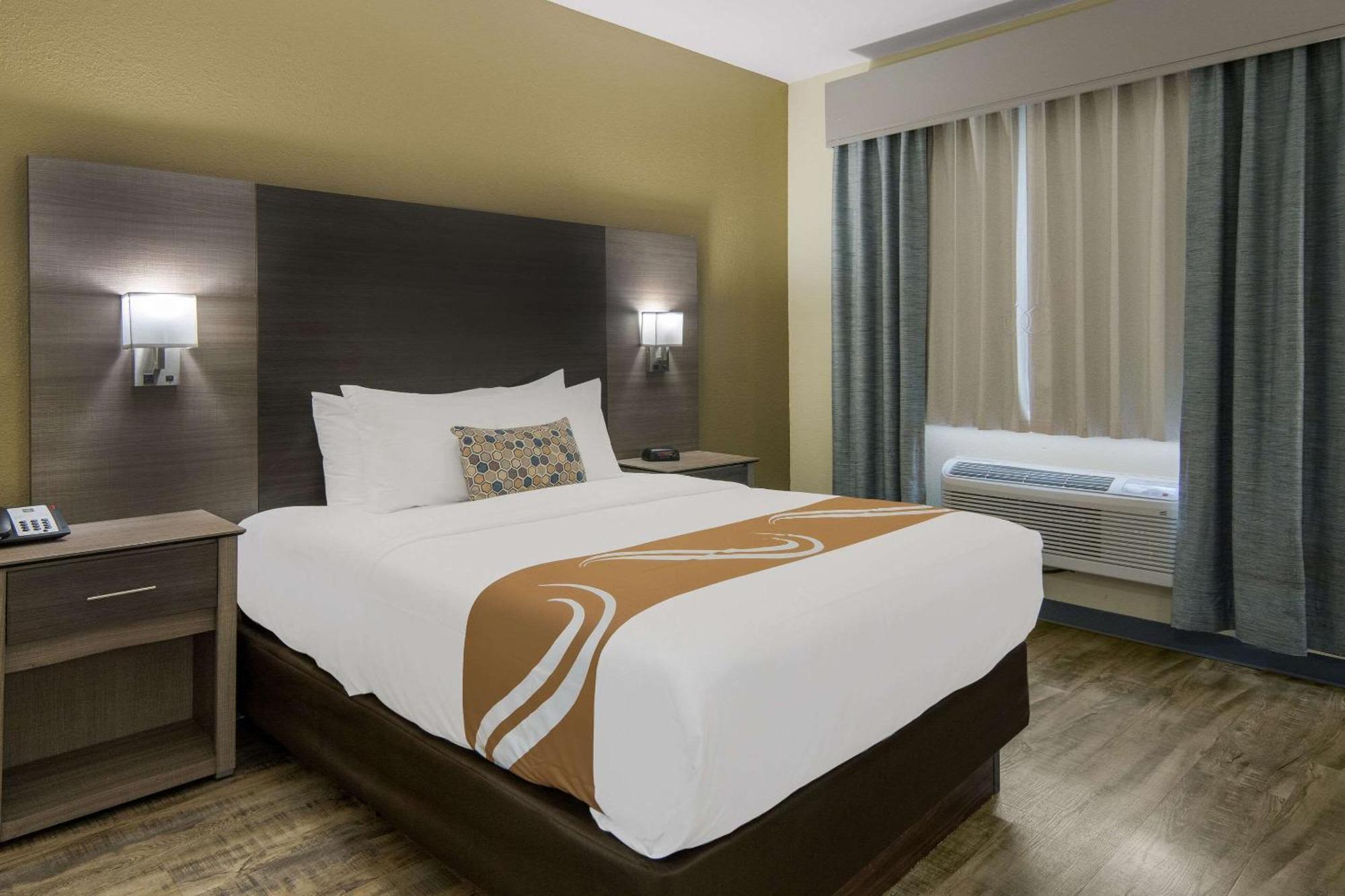 Quality Inn & Suites Roanoke - Fort Worth North Kültér fotó