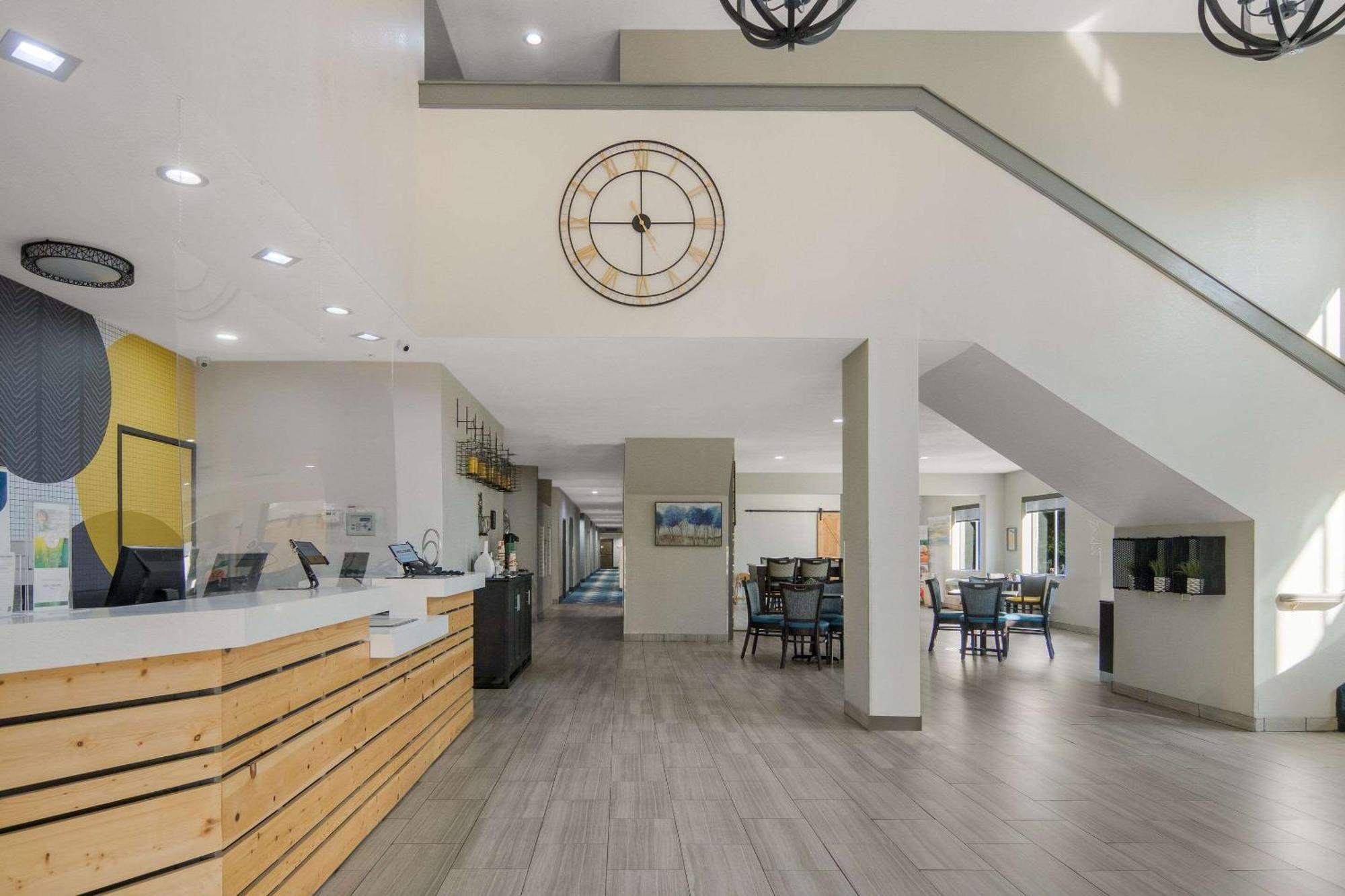 Quality Inn & Suites Roanoke - Fort Worth North Kültér fotó